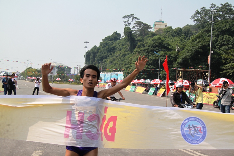 Những hình ảnh ấn tượng tại giải chạy Marathon Quốc tế Ha Long Bay 25