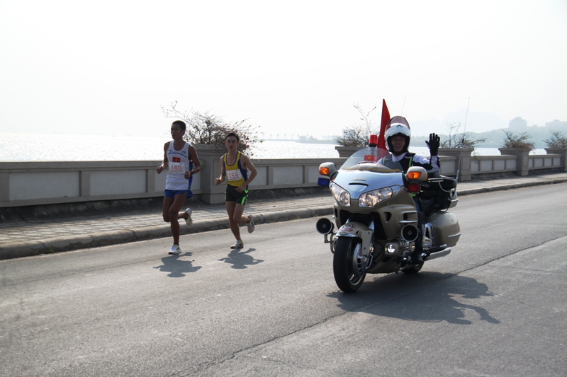 Những hình ảnh ấn tượng tại giải chạy Marathon Quốc tế Ha Long Bay 17