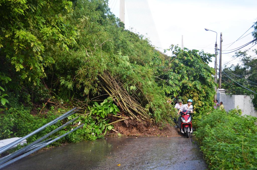 Mưa lớn gây sạt lở, ngập lụt tại TP Hạ Long 3