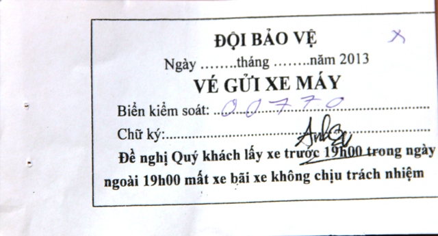 Giá vé trông xe “trên trời” tại SVĐ Mỹ Đình 1