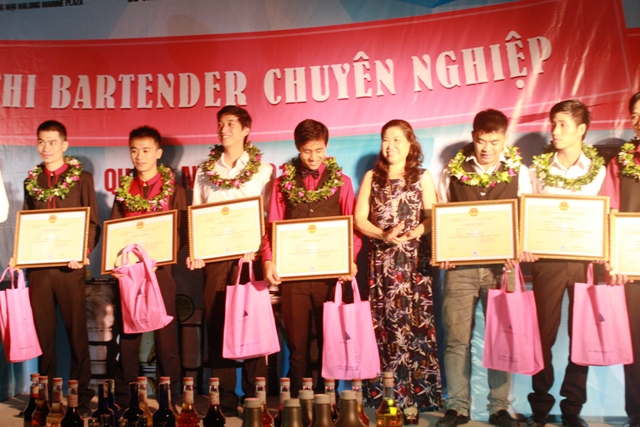 Sôi động cuộc thi Batender chuyên nghiệp Quảng Ninh 24
