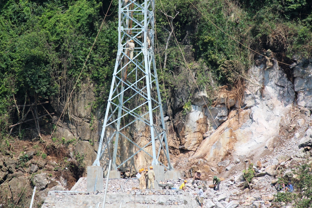 Cận cảnh đưa điện lưới ra huyện đảo Cô Tô  9