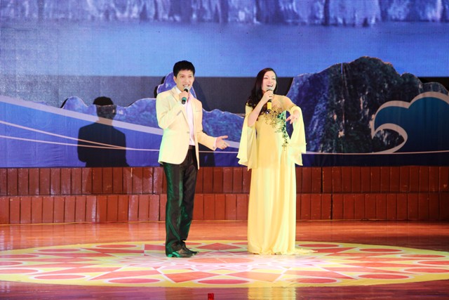 NSND Quang Thọ tỏa sáng trong đêm nhạc tại Hạ Long 5