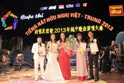 Thí sinh Bộ tư lệnh BĐBP giành giải nhất cuộc thi Tiếng hát hữu nghị Việt – Trung 2013  2