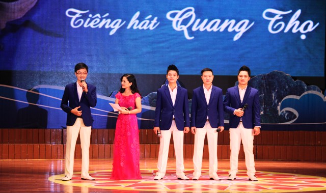 NSND Quang Thọ tỏa sáng trong đêm nhạc tại Hạ Long 9