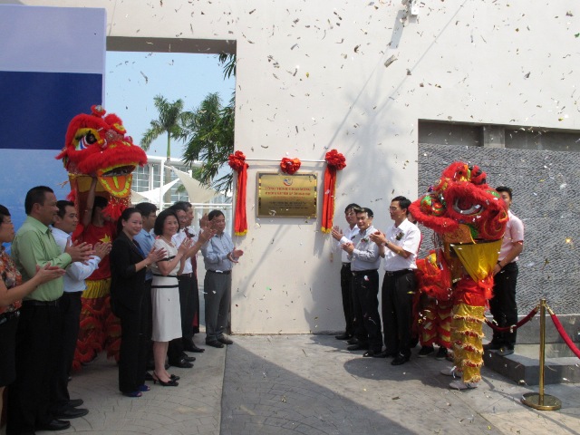Gắn biển công trình 50 năm thành lập tỉnh cho Tổ hợp Thương mại và Giải trí lớn nhất Quảng Ninh 1