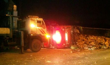Quảng Ninh: Xe tải chở sữa lật đè lên xe máy, 2 người chết tại chỗ 3