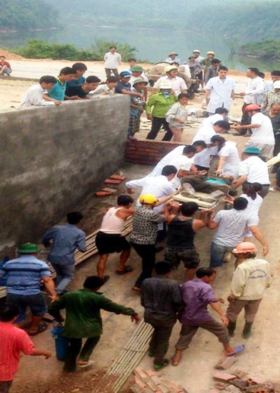 Quảng Ninh: Sập bờ kè, 4 người thiệt mạng 1
