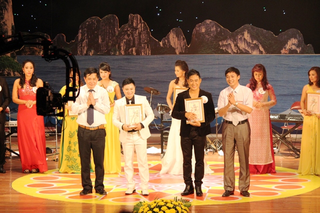 Thí sinh Bộ tư lệnh BĐBP giành giải nhất cuộc thi Tiếng hát hữu nghị Việt – Trung 2013  13