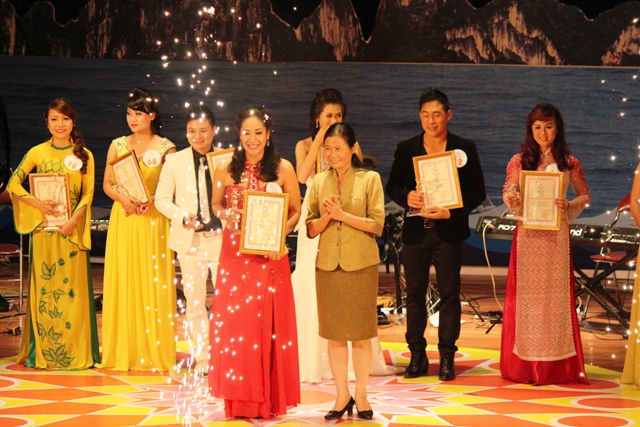 Thí sinh Bộ tư lệnh BĐBP giành giải nhất cuộc thi Tiếng hát hữu nghị Việt – Trung 2013  11