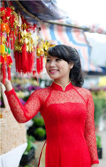 Thiếu nữ v&ugrave;ng than đẹp rạng rỡ b&ecirc;n sắc hoa xu&acirc;n 12