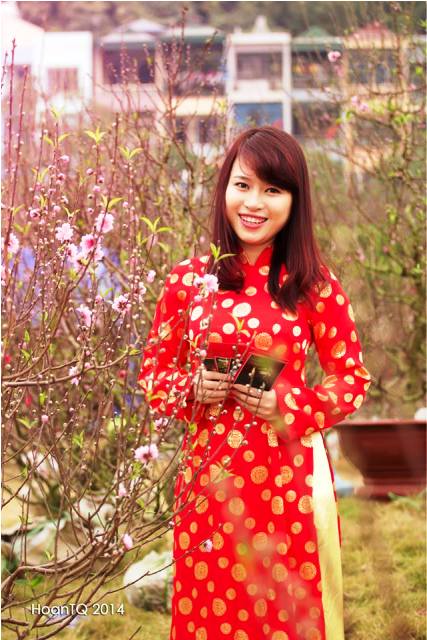 Thiếu nữ v&ugrave;ng than đẹp rạng rỡ b&ecirc;n sắc hoa xu&acirc;n 18