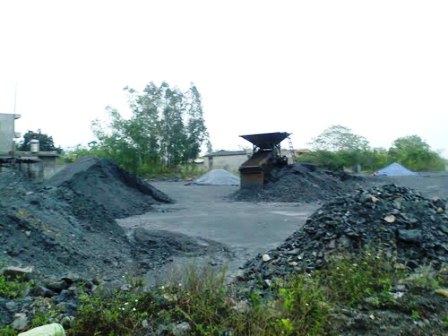 Quảng Ninh: Li&ecirc;n tiếp ph&aacute;t hiện h&agrave;ng trăm tấn than v&ocirc; thừa nhận 1