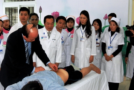 Bệnh viện ch&acirc;m cứu Trung ương chuyển giao m&ocirc; h&igrave;nh tại Quảng Ninh 2