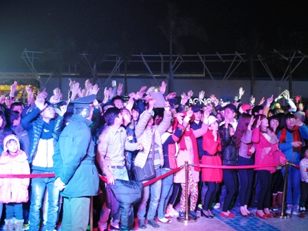 Cận cảnh "đếm ngược" đ&oacute;n năm mới lần đầu được tổ chức ở Hạ Long 12