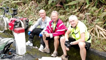 Quảng Ninh: Một người đạp xe một m&igrave;nh xuy&ecirc;n Việt 15