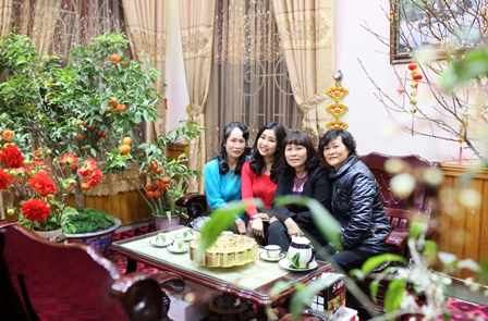 Thuỳ Candy đ&oacute;n tết ấm &aacute;p b&ecirc;n gia đ&igrave;nh tại Hạ Long 11