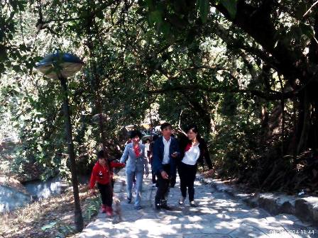 Du kh&aacute;ch đổ về Y&ecirc;n Tử trong ng&agrave;y đầu năm mới 4