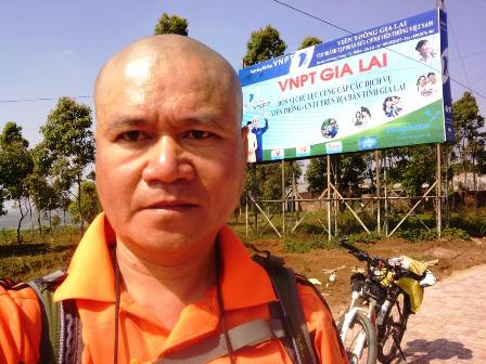 Quảng Ninh: Một người đạp xe một m&igrave;nh xuy&ecirc;n Việt 17