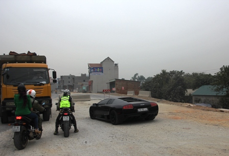 Cận cảnh siêu xe Lamborghini “bò” trên quốc lộ 18A 8