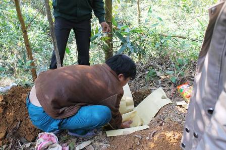 Quảng Ninh: Ph&aacute;t hiện x&aacute;c trẻ sơ sinh bỏ lại ở nghĩa trang 1