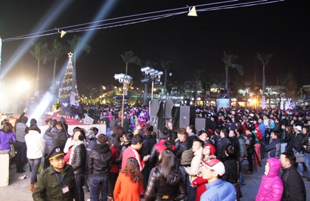 Cận cảnh "đếm ngược" đ&oacute;n năm mới lần đầu được tổ chức ở Hạ Long 3