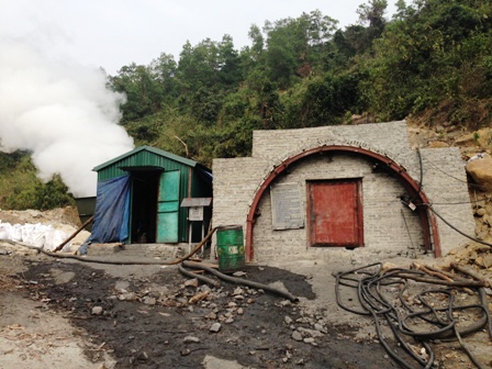 Vụ ch&aacute;y l&ograve; than ở Quảng Ninh: Đ&atilde; đưa được thi thể 6 c&ocirc;ng nh&acirc;n ra ngo&agrave;i 1