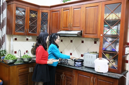 Thuỳ Candy đ&oacute;n tết ấm &aacute;p b&ecirc;n gia đ&igrave;nh tại Hạ Long 8