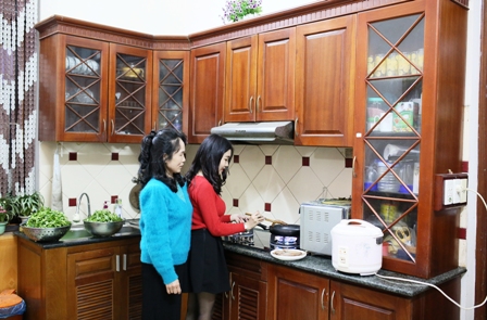 Thuỳ Candy đ&oacute;n tết ấm &aacute;p b&ecirc;n gia đ&igrave;nh tại Hạ Long 9