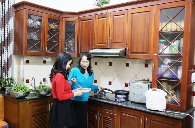 Thuỳ Candy đ&oacute;n tết ấm &aacute;p b&ecirc;n gia đ&igrave;nh tại Hạ Long 7