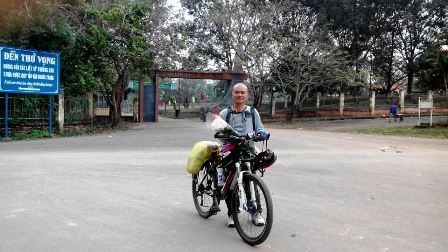 Quảng Ninh: Một người đạp xe một m&igrave;nh xuy&ecirc;n Việt 12