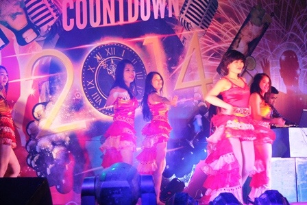 Cận cảnh "đếm ngược" đ&oacute;n năm mới lần đầu được tổ chức ở Hạ Long 5