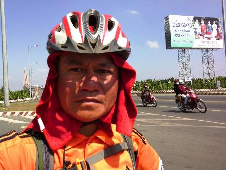 Quảng Ninh: Một người đạp xe một m&igrave;nh xuy&ecirc;n Việt 23