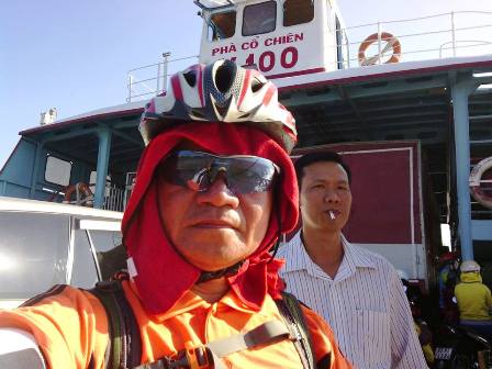 Quảng Ninh: Một người đạp xe một m&igrave;nh xuy&ecirc;n Việt 24