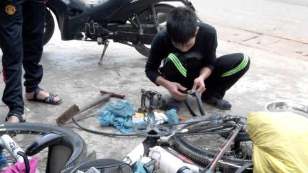 Quảng Ninh: Một người đạp xe một m&igrave;nh xuy&ecirc;n Việt 16