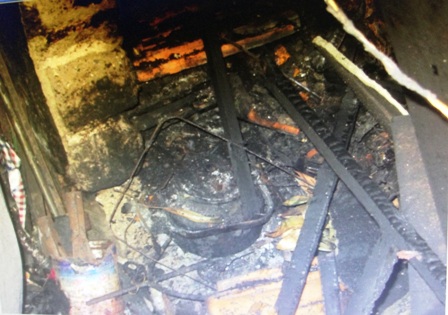 Quảng Ninh: Ch&aacute;y nh&agrave;, một cụ &ocirc;ng chết thảm 3