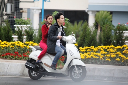 Quảng Ninh: Người d&acirc;n "qu&ecirc;n" đội mũ bảo hiểm dịp Tết 5