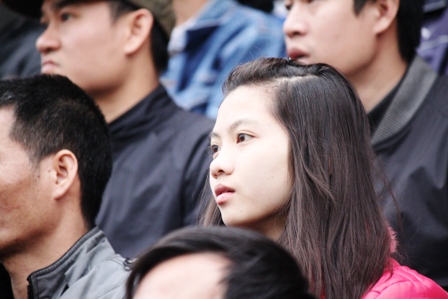 Những gương mặt đẹp tr&ecirc;n kh&aacute;n đ&agrave;i trong trận cầu nảy lửa 33