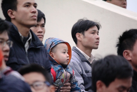 Những gương mặt đẹp tr&ecirc;n kh&aacute;n đ&agrave;i trong trận cầu nảy lửa 13