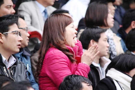 Những gương mặt đẹp tr&ecirc;n kh&aacute;n đ&agrave;i trong trận cầu nảy lửa 36