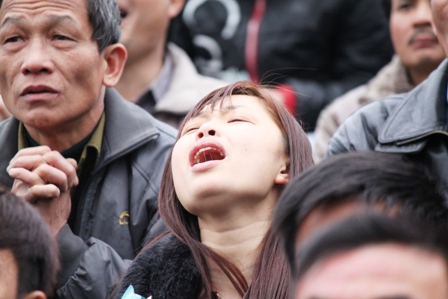 Những gương mặt đẹp tr&ecirc;n kh&aacute;n đ&agrave;i trong trận cầu nảy lửa 39