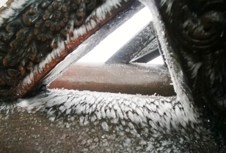 Chuyện lạ: Băng gi&aacute; bao phủ ch&ugrave;a Đồng tr&ecirc;n đỉnh non thi&ecirc;ng Y&ecirc;n Tử 2