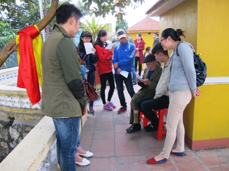 Quảng Ninh: Nở rộ dịch vụ xem bói tại Đền Cái Lân 4