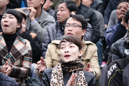 Những gương mặt đẹp tr&ecirc;n kh&aacute;n đ&agrave;i trong trận cầu nảy lửa 30