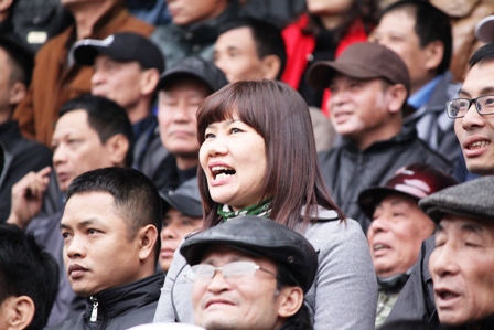 Những gương mặt đẹp tr&ecirc;n kh&aacute;n đ&agrave;i trong trận cầu nảy lửa 28