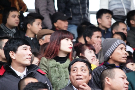 Những gương mặt đẹp tr&ecirc;n kh&aacute;n đ&agrave;i trong trận cầu nảy lửa 35