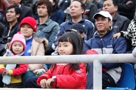 Những gương mặt đẹp tr&ecirc;n kh&aacute;n đ&agrave;i trong trận cầu nảy lửa 22