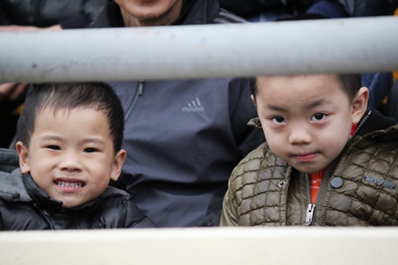 Những gương mặt đẹp tr&ecirc;n kh&aacute;n đ&agrave;i trong trận cầu nảy lửa 21