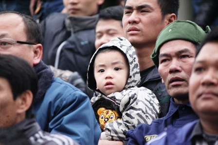 Những gương mặt đẹp tr&ecirc;n kh&aacute;n đ&agrave;i trong trận cầu nảy lửa 19