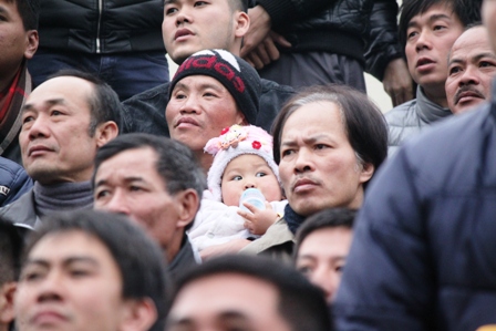 Những gương mặt đẹp tr&ecirc;n kh&aacute;n đ&agrave;i trong trận cầu nảy lửa 24